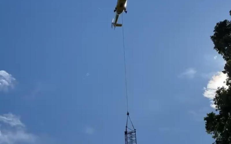 Together Strong at Great Heights: VDL Mast Solutions Installs 5G Mast by Helicopter in Austria