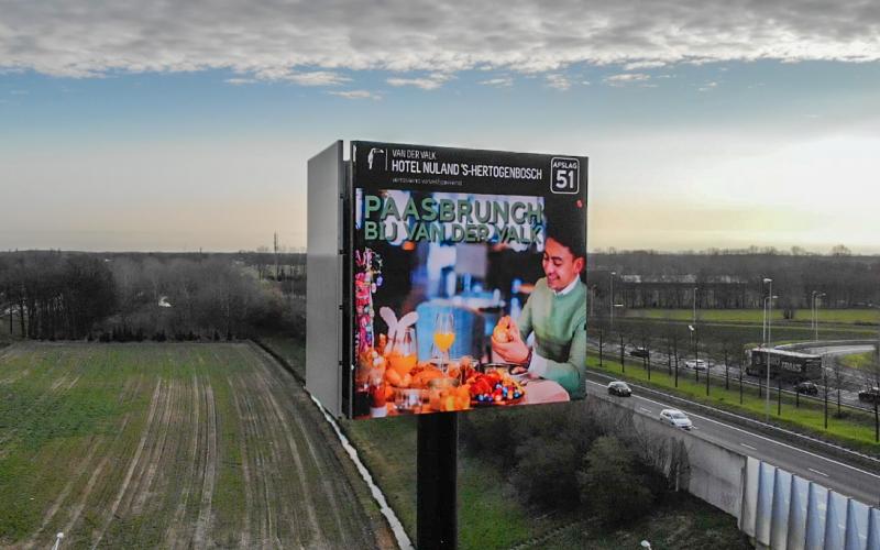 LED-reclamemast bij Van der Valk Nuland