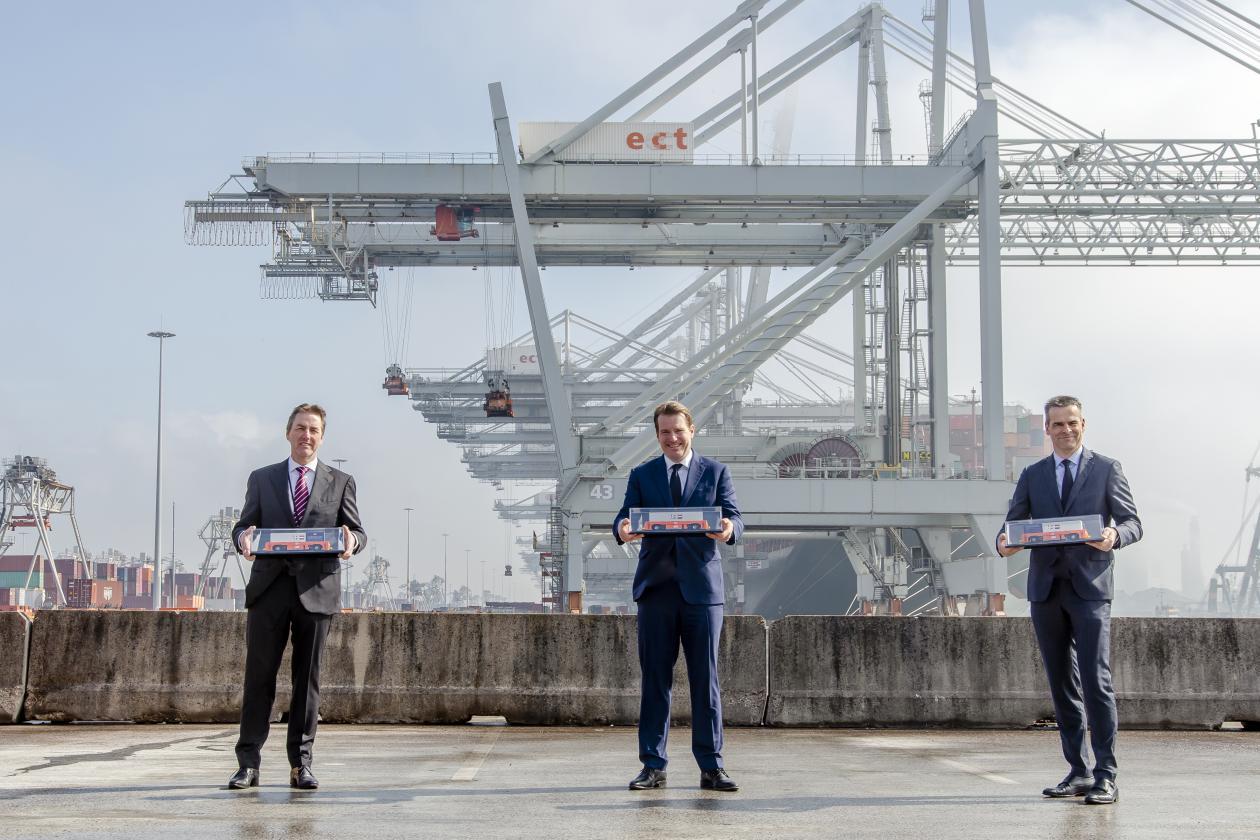 VDL liefert 77 fahrerlose Transportfahrzeuge für den Rotterdamer Hafen  